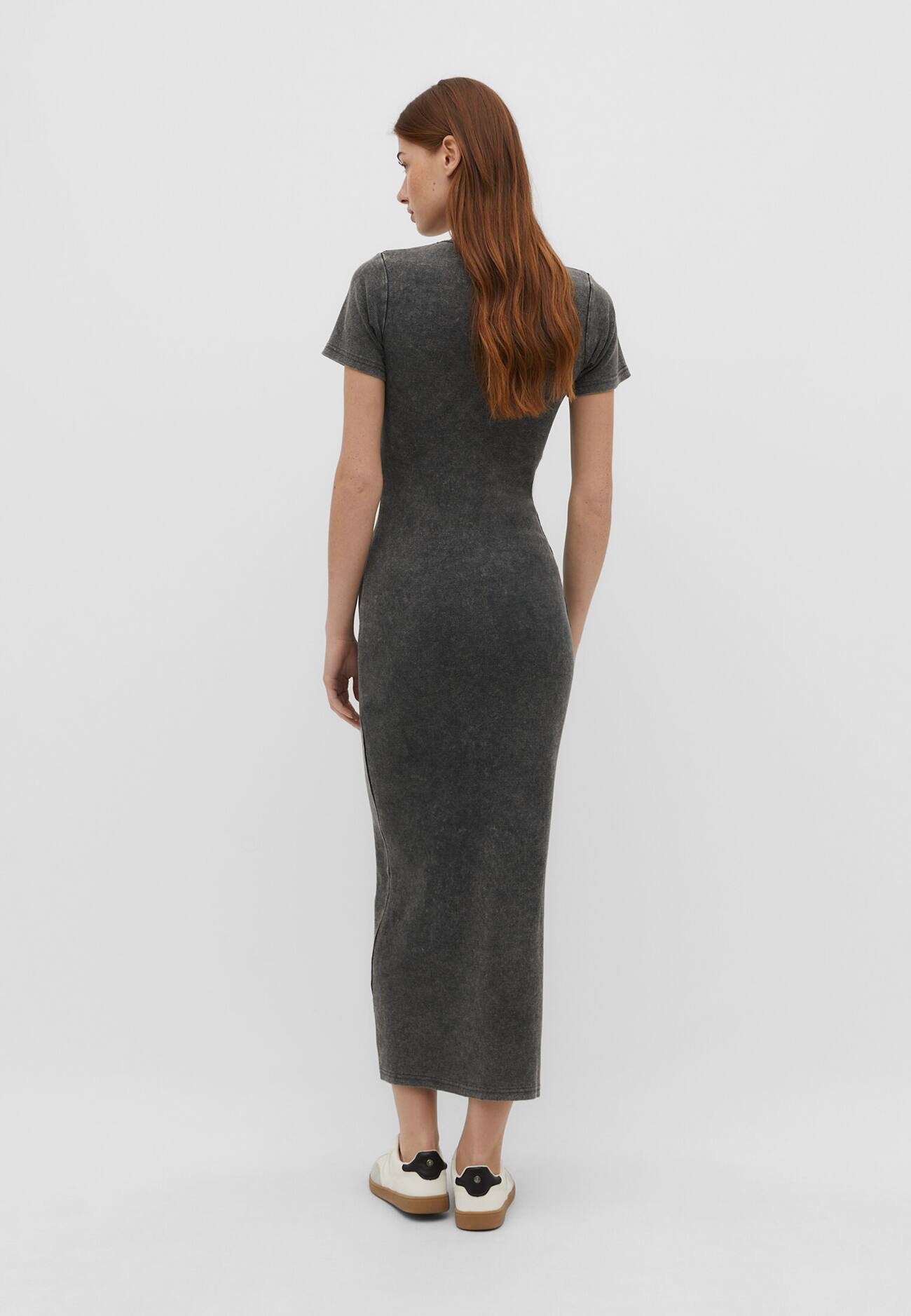 Vestido longo canelado com efeito desbotado