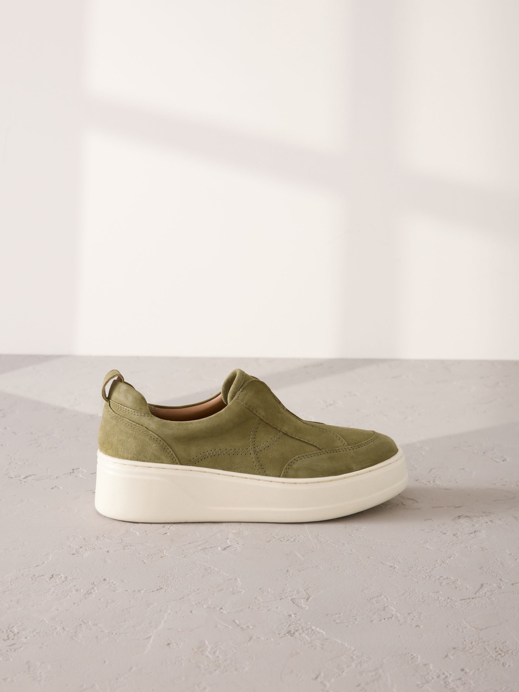 Kakigroen - Signature leren sneakers met dikke plateauzolen en sleehak
