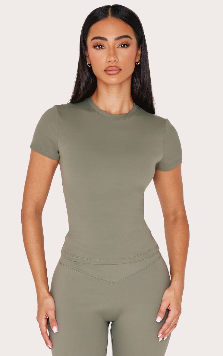 Vert Olive Haut De Sport À Manches Courtes Coupe Longue Sculptant Petite