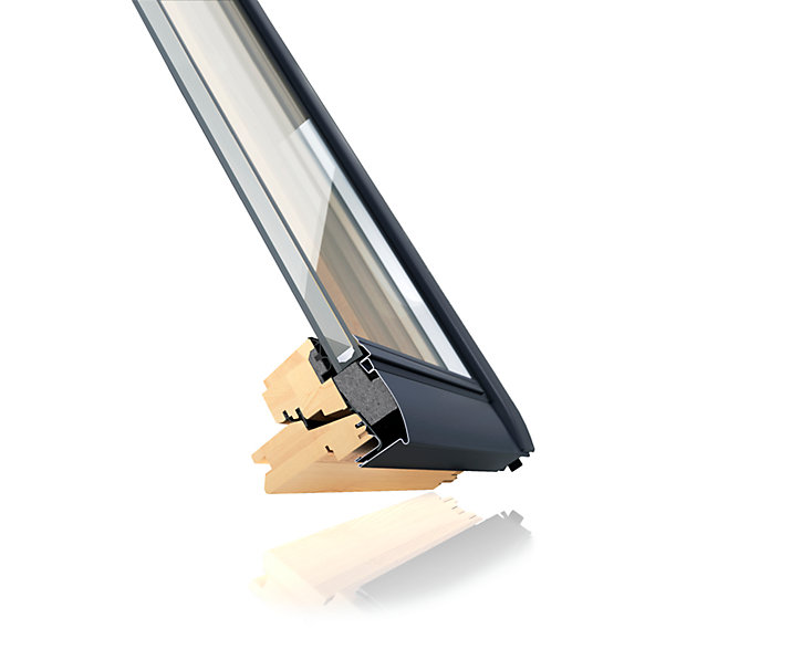 Fenêtre de toit à rotation VELUX Standard Clearfinish - bois/pin L. 78 x H. 140 cm (GGL 3054 MK08)