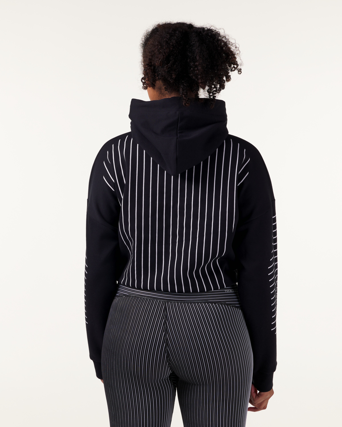 LEVITY Swift Cropped Hoodie Black