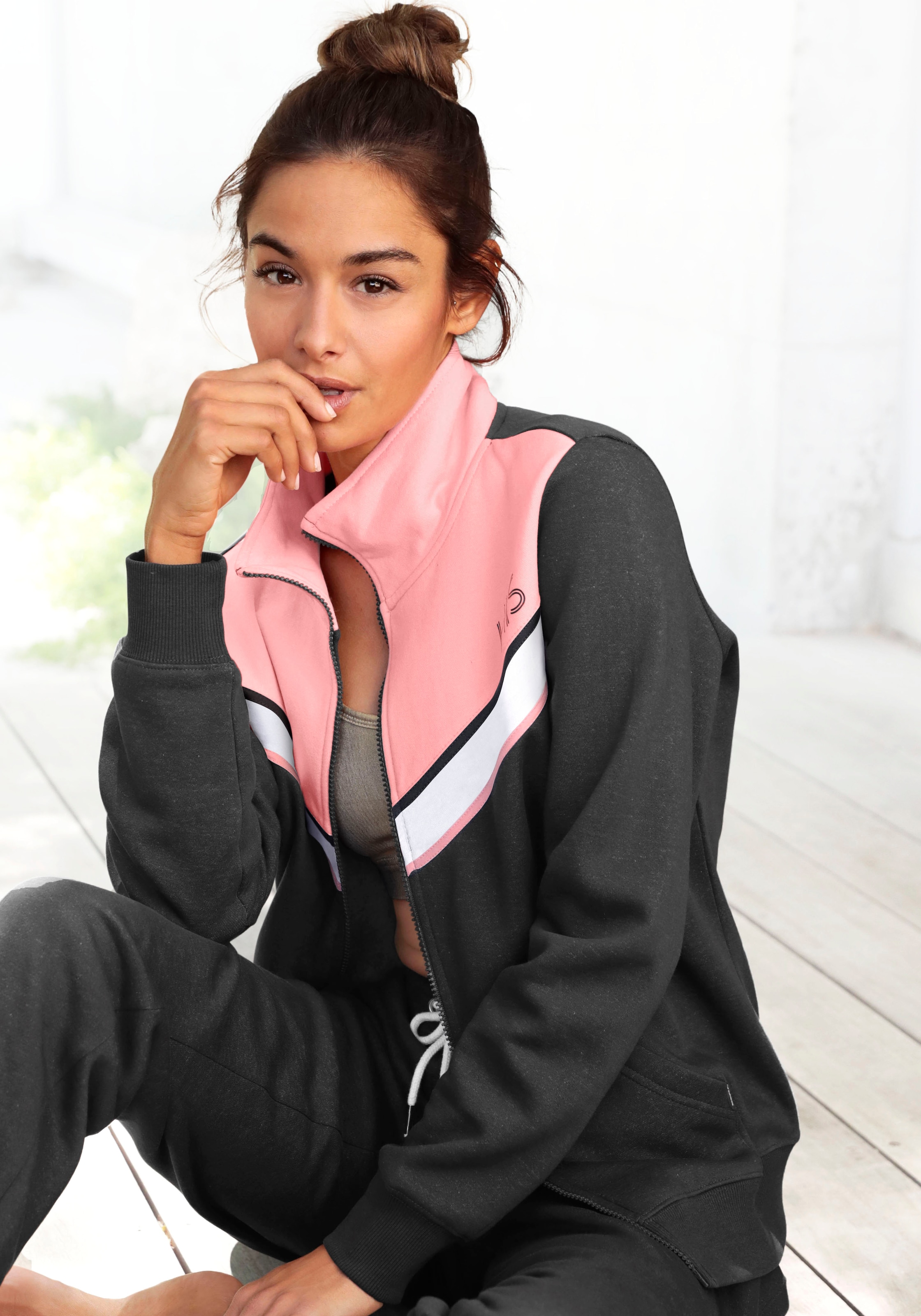 H.I.S Sweatjacke , mit Kontraststreifen, Loungewear