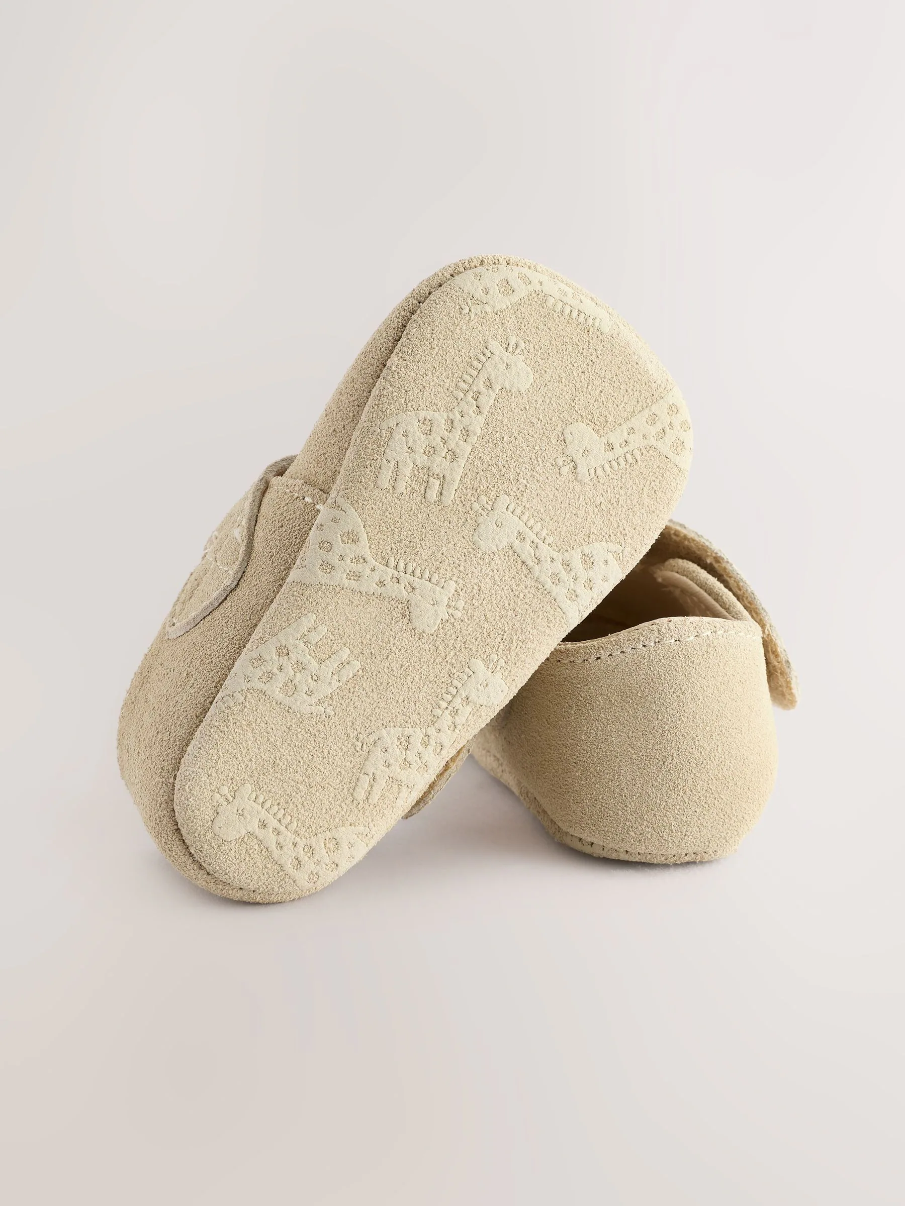 Kiezelkleurig suède - Leren babyschoen met T-bandje (0 - 24 mnd)