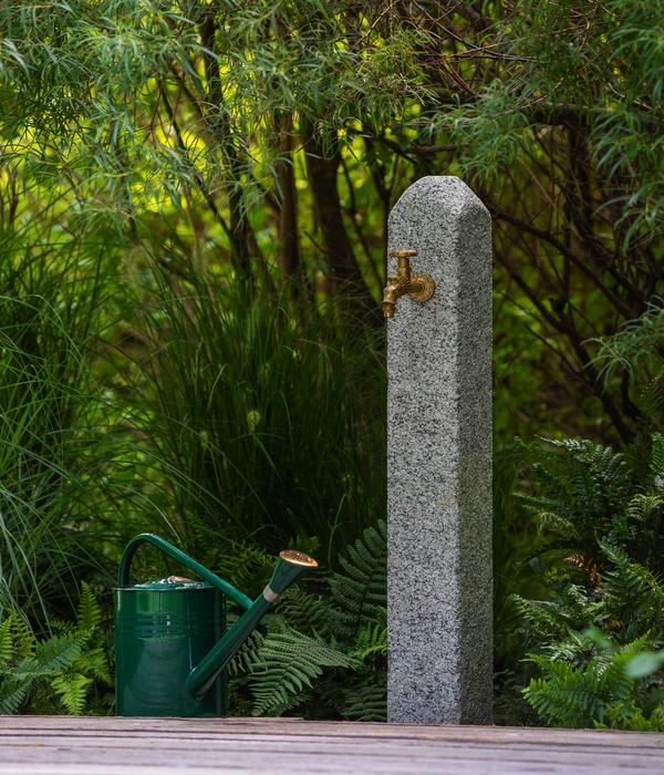 Dehner Granit-Wasserzapfsäule, ca.