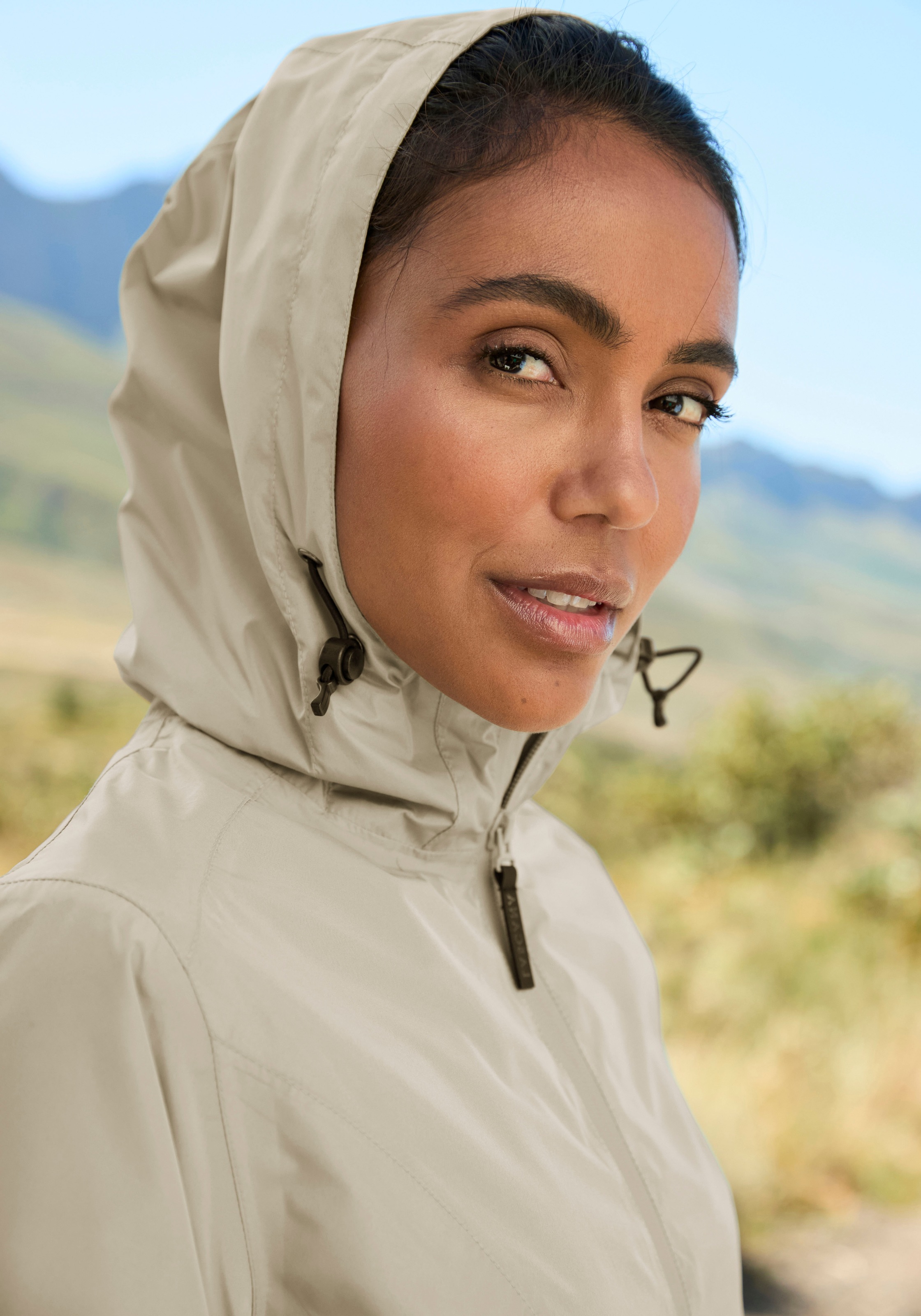 Vivance active Funktionsjacke mit Kapuze aus schmutz-und wasserabweisendem Material
