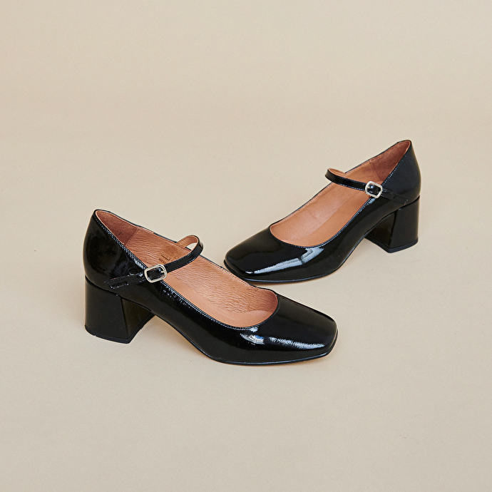 Babies à talons carrés  en cuir vernis noir