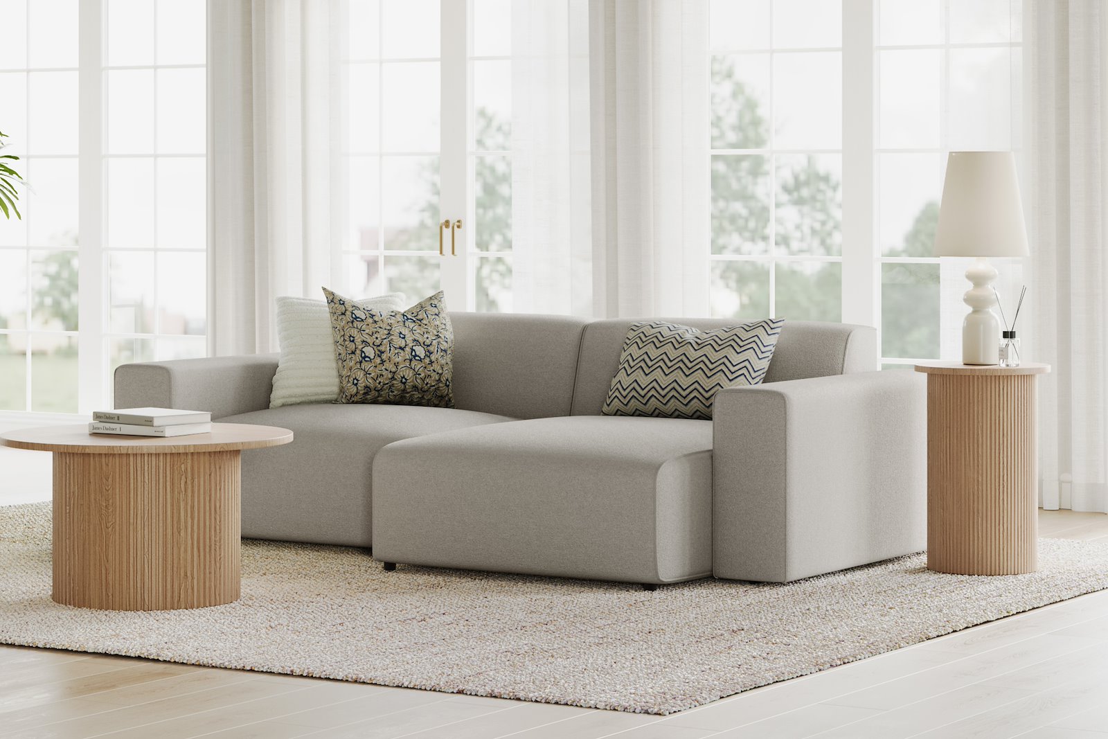 Styl 1,5-seter med sjeselong høyre Tekstil Brooklyn 3/1 Light Grey med sorte ben.