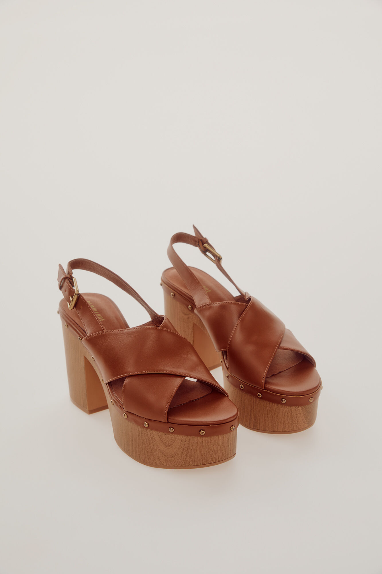 Sandalia plataforma estilo madera - Vino