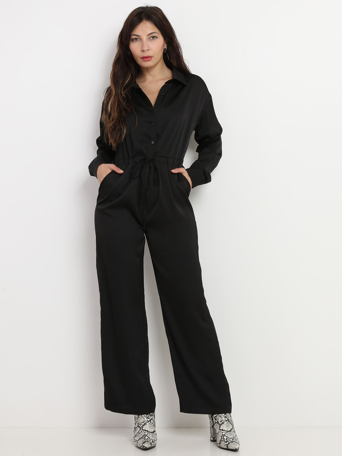 Combinaison satinée à pantalon évasé- Noir
