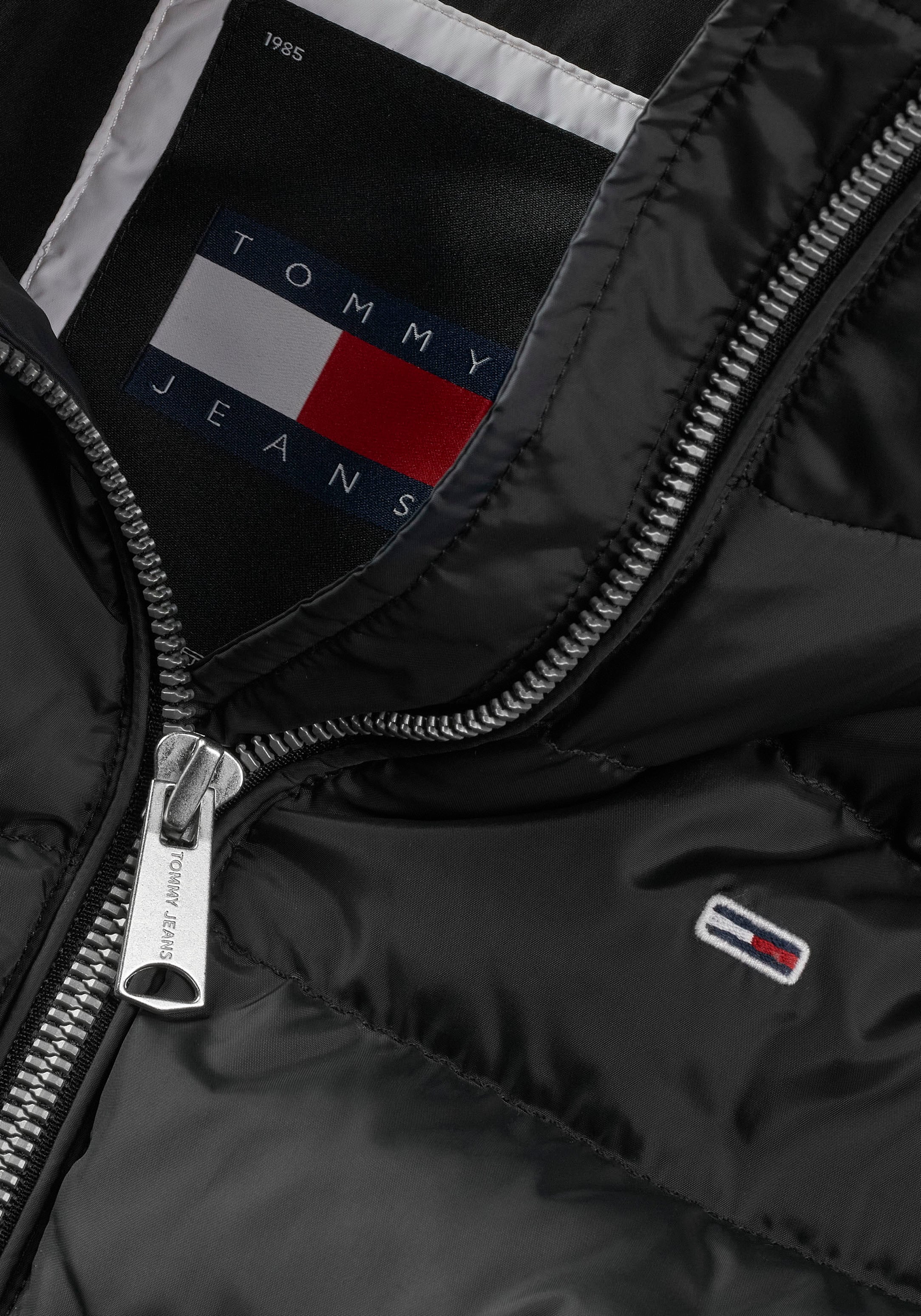 Tommy Jeans Steppjacke »TJW BASIC HOODED DOWN JACKET EXT« mit Kapuze mit Logostickerei