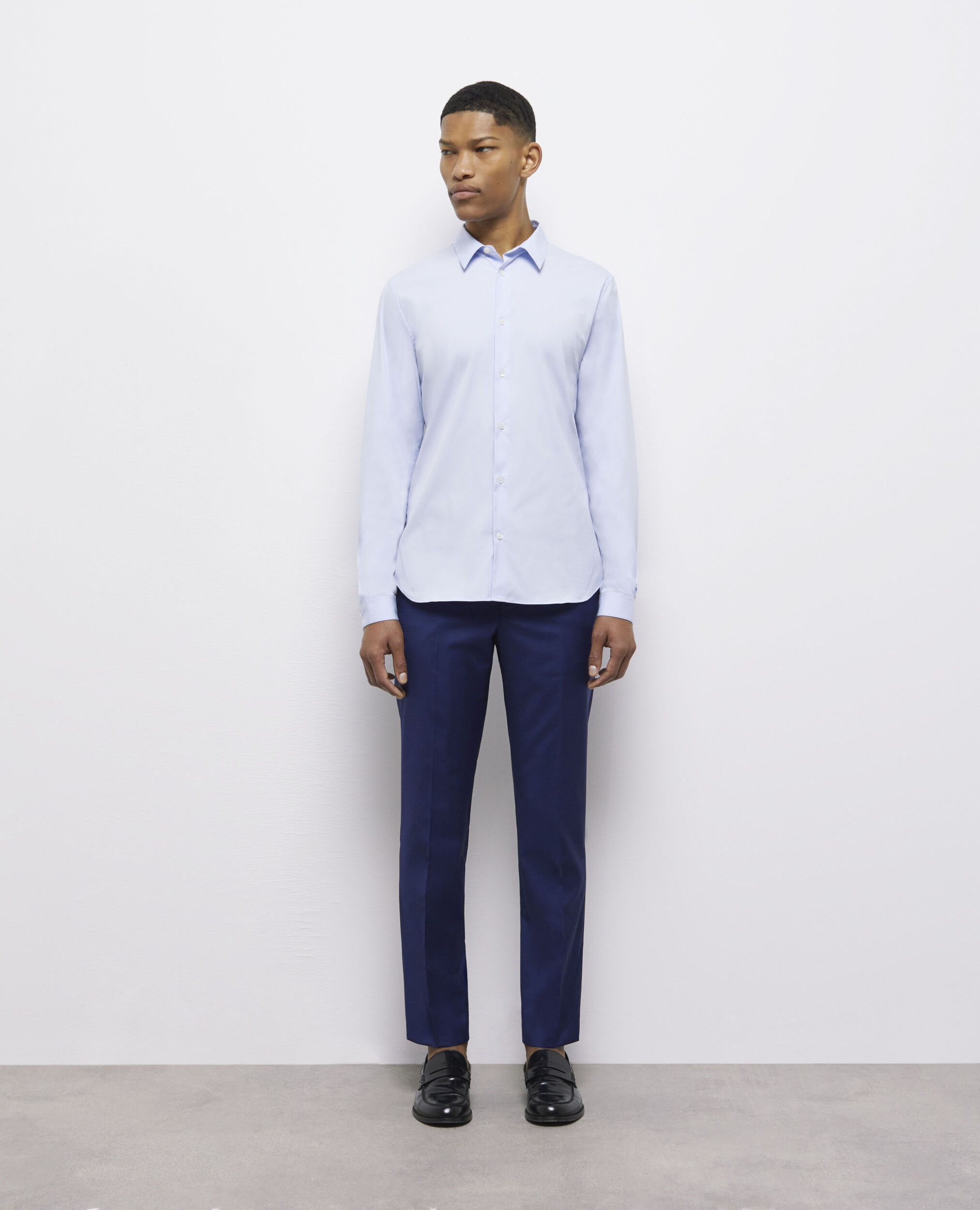 Chemise formelle bleue en popeline