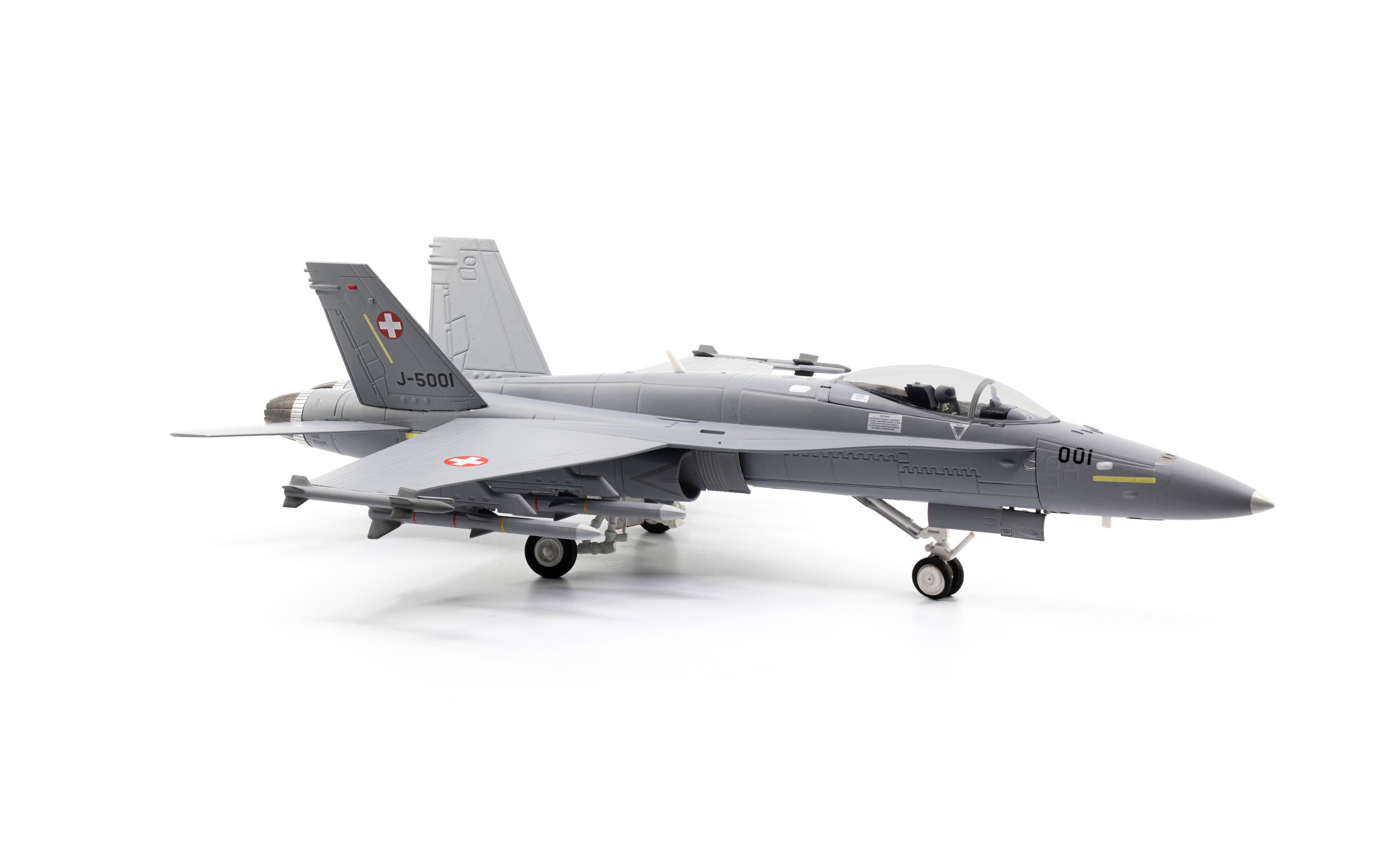 F/A-18C Hornet J-5001 1:72F/A-18C Hornet J-5001 ? Erstes Schweizer Kampfjet-Modell mit einzigartiger Nose-Art