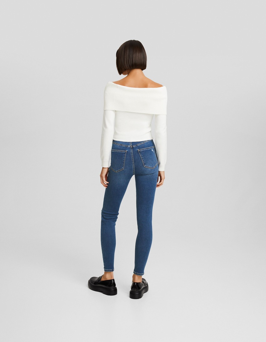 Calça jeans skinny de cintura super alta e rasgada