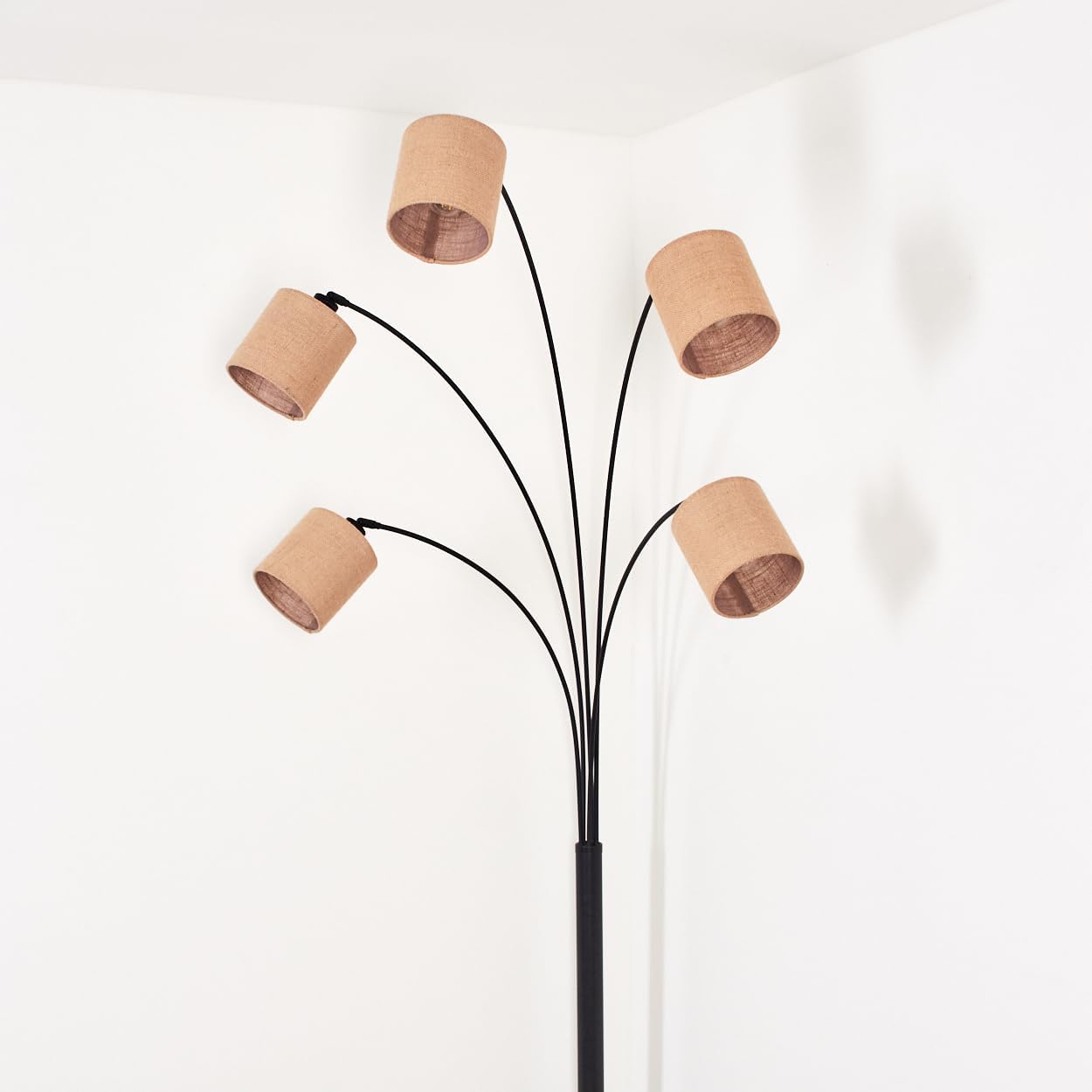 HOFSTEIN Stehleuchte Soungou, moderne Stehlampe mit Marmorfuß aus Metall/Leinen in Schwarz/Naturfarben, verstellbare Leuchte mit Fußschalter, E27, Wohnzimmer, Schlafzimmer, Flur, Büro