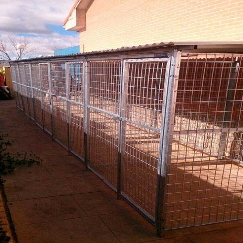 Painel frontal em malha metálica