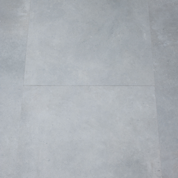 Le Noir & Blanc click PVC Piastro tegel lichtgrijs betonlook incl. geïntegreerde ondervloer