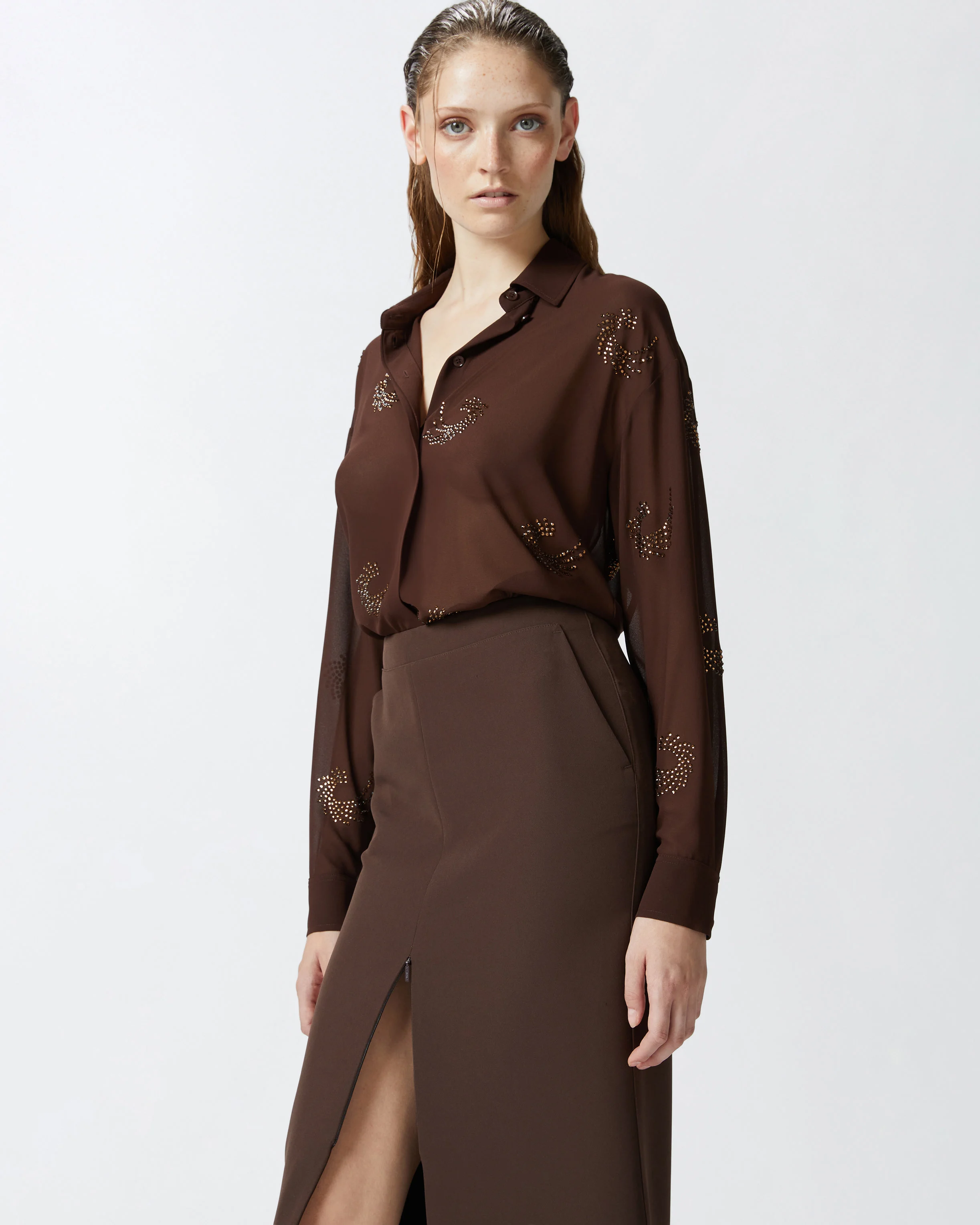 Chemise semi-transparente avec tourbillons de strass | Marron