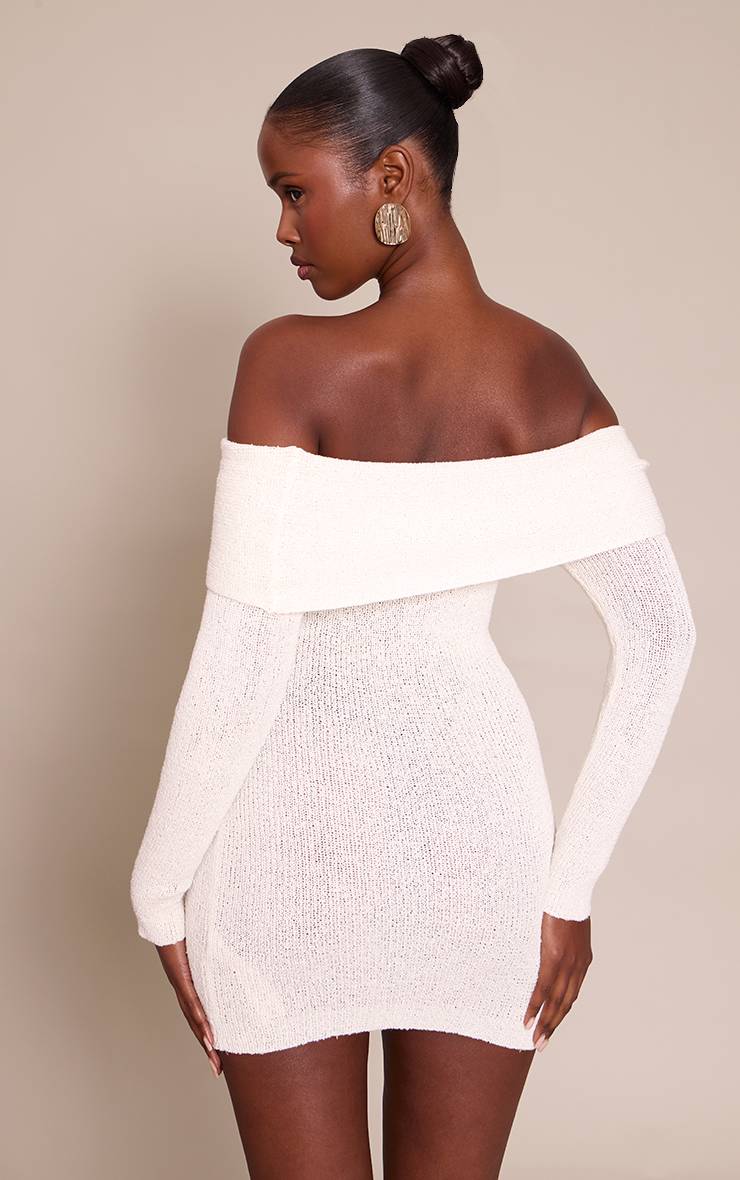 Crème Robe En Maille À Encolure Bardot Avec Détails Dorés