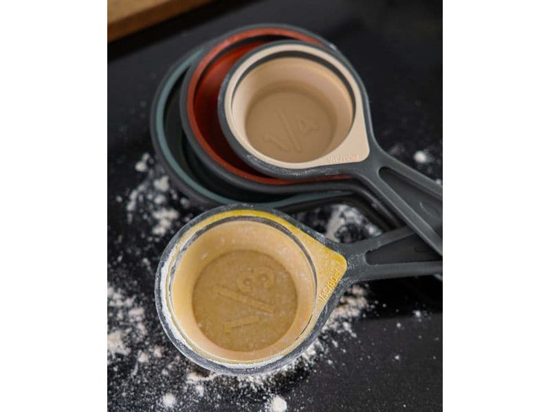 Esmée Messbecher 4er Set 1/4 dl bis 1 dl, Mehrfarbig 4 in 1 Cup Messbecher Set aus grauem Silikon mit farbiger Innenseite