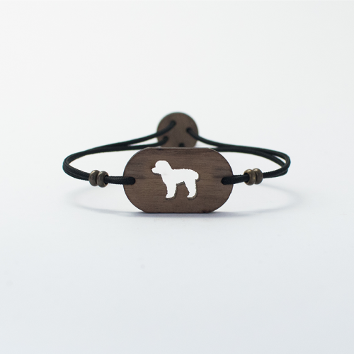 Pulseira de madeira personalizável com desenho de poodle/cão d'água, preta.