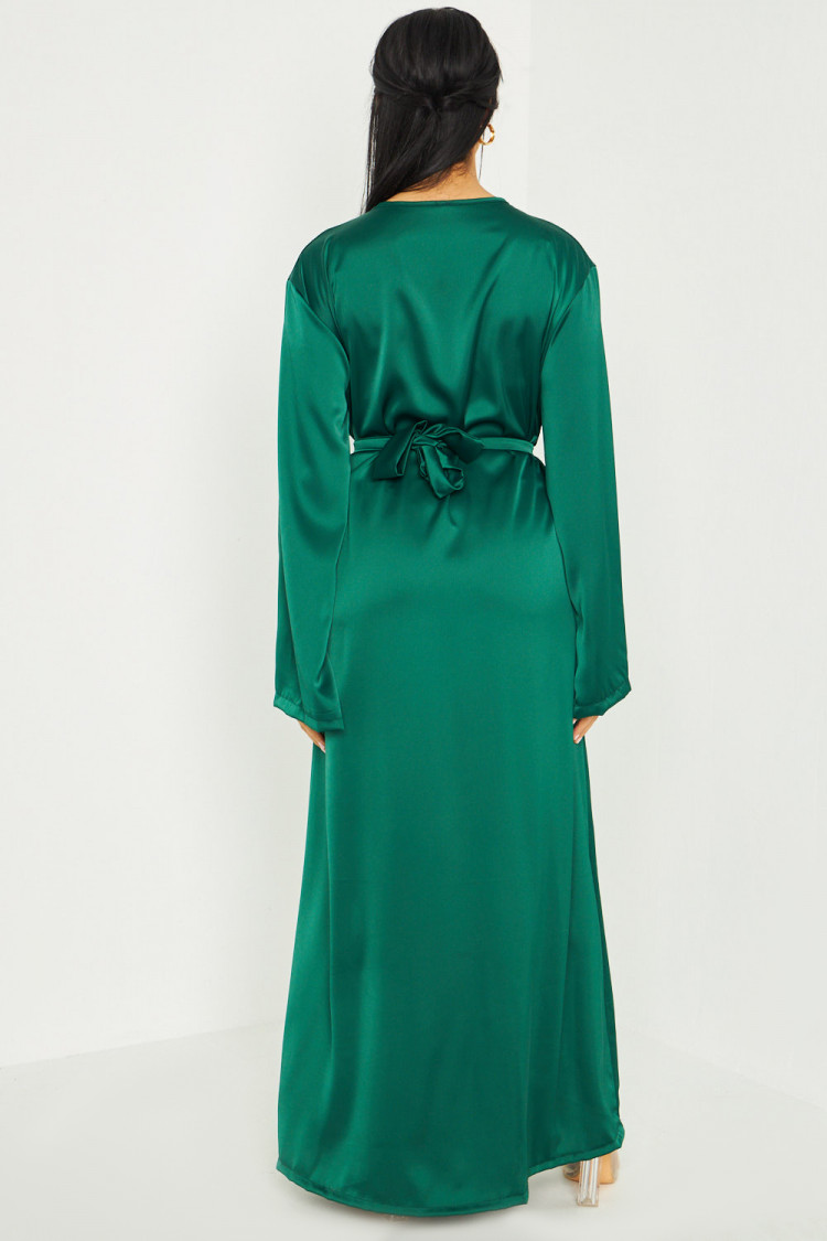 Robe longue satinée ceinturée verte