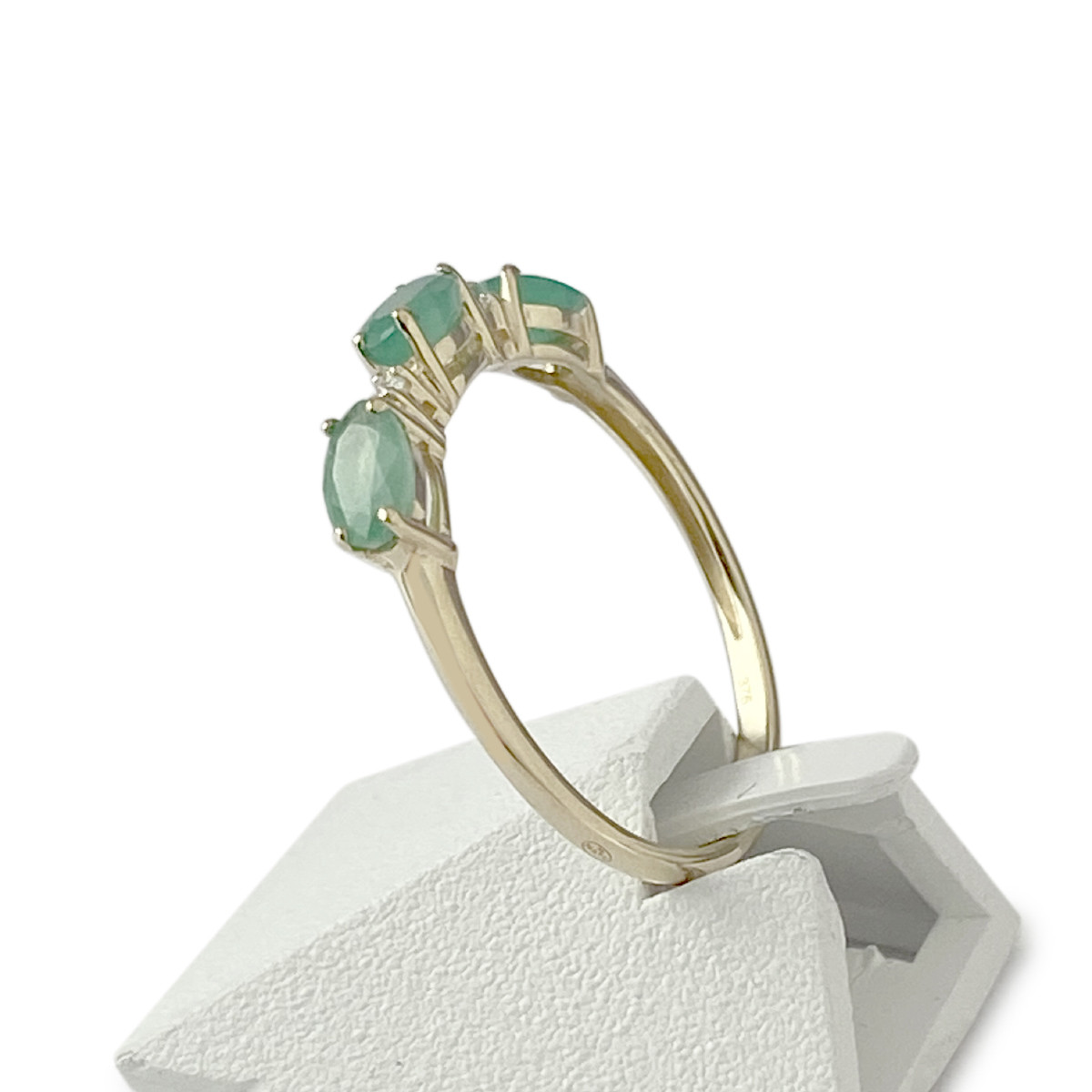 Bague d'occasion or 375 jaune émeraudes ovales et diamants