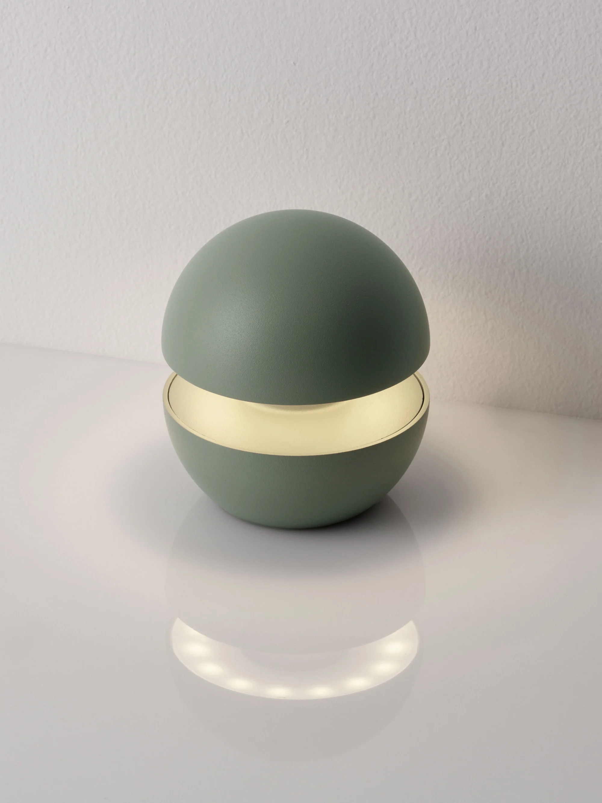Kleine dimbare LED-tafellamp Puk