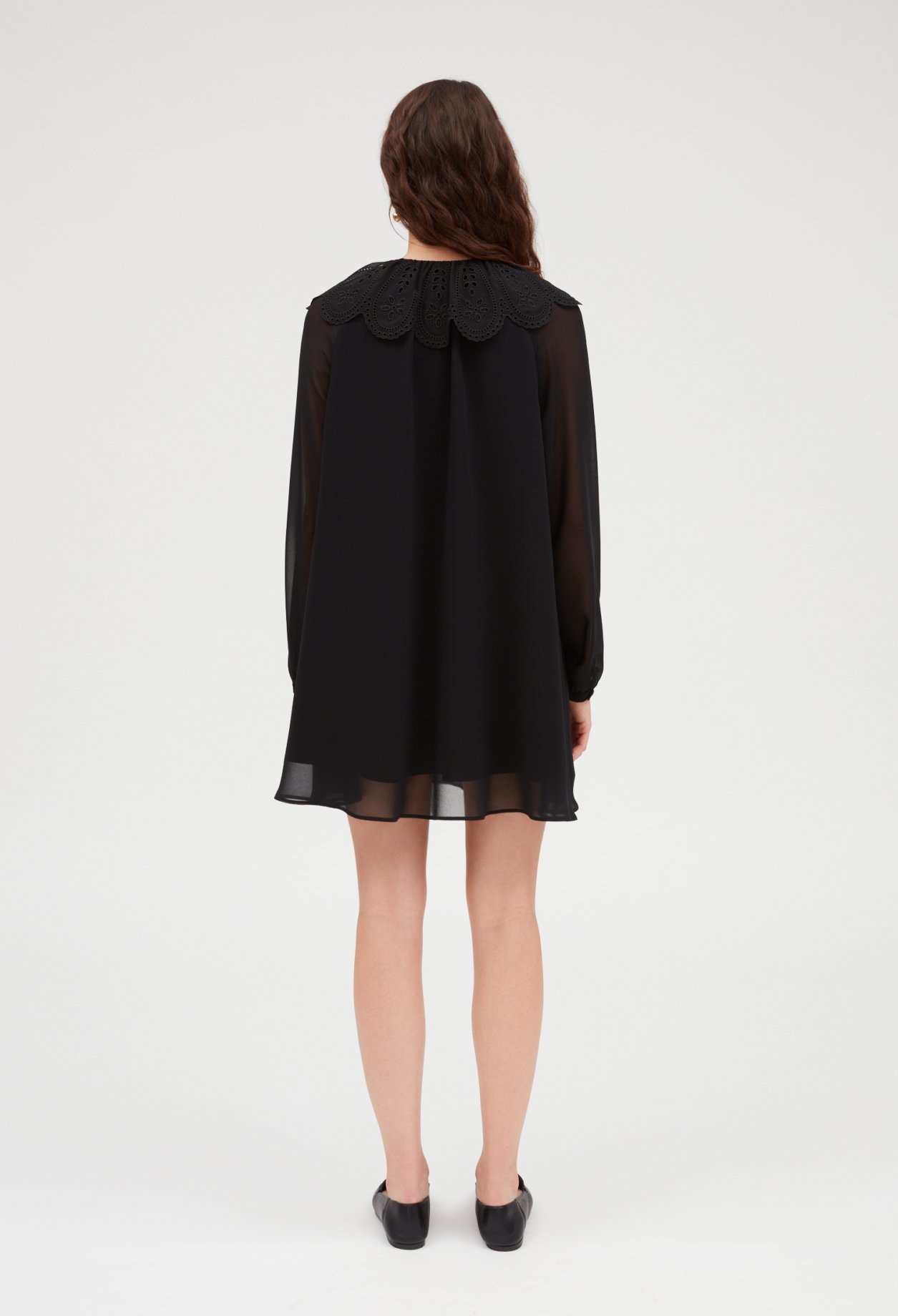 Robe courte Rifi noire large col
