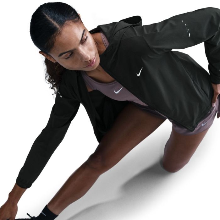 Nike Dame Jakker Swift Repel Packable Running Jacket Sort