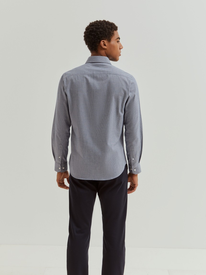 Camisa slim fit micropadrão
