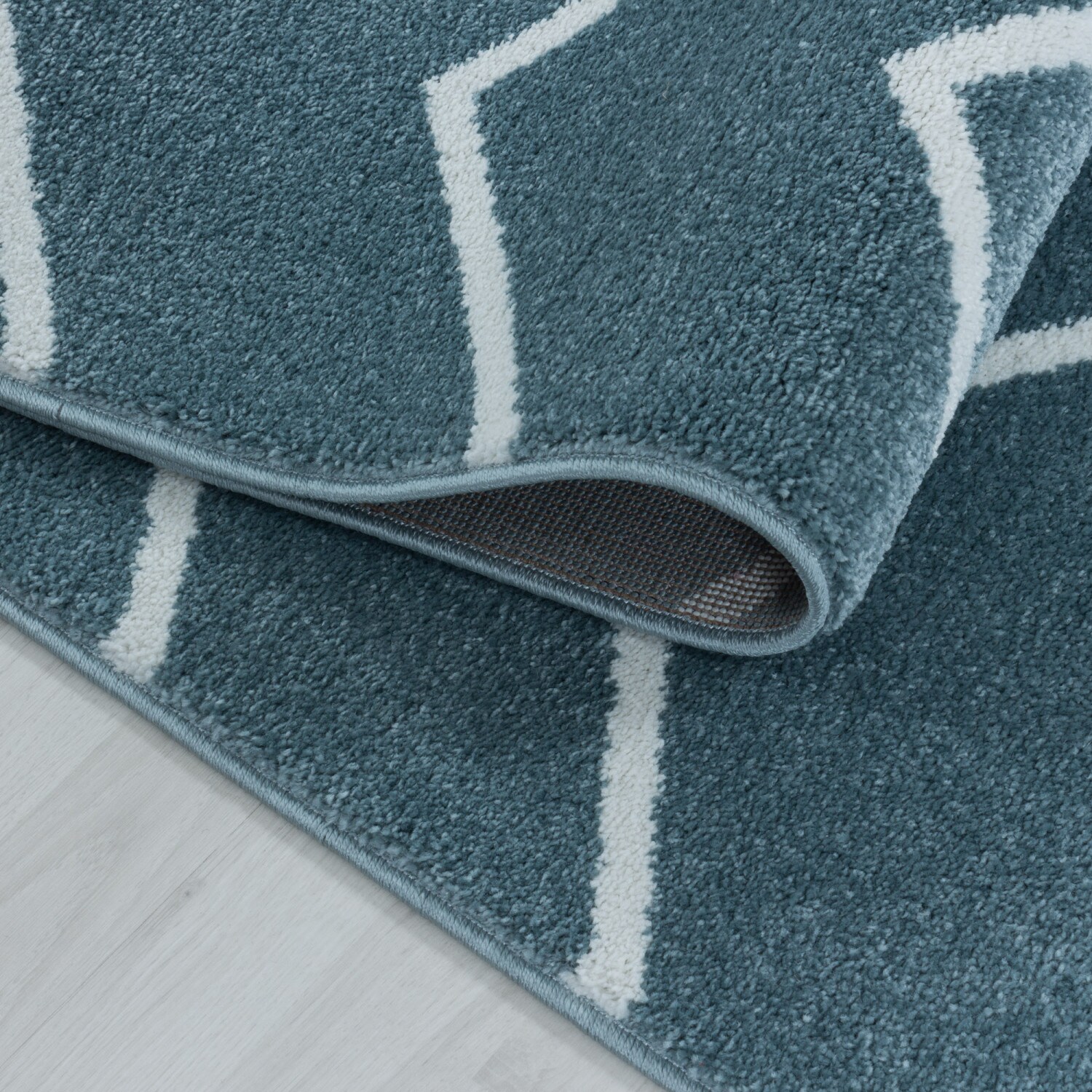 Stilvoller Designer Teppich: Modernes Kurzflor-Zick-Zack Design, Wohnzimmer