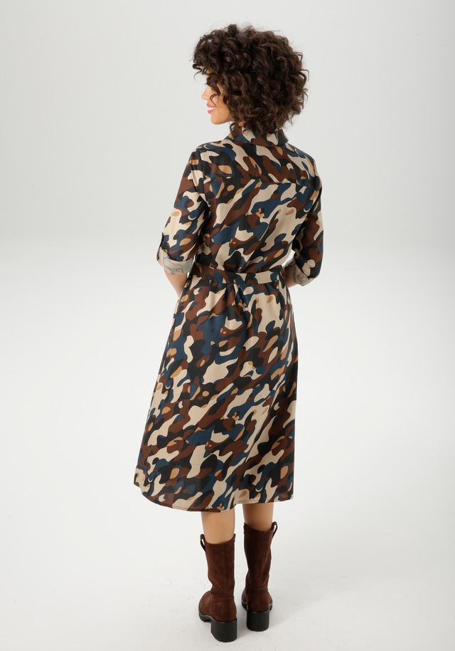 Aniston CASUAL Blusenkleid mit abnehmbarem Bindegürtel,  Eingrifftaschen mit trendfarbigen, grafischen Druck im Military-Look - NEUE KOLLEKTION