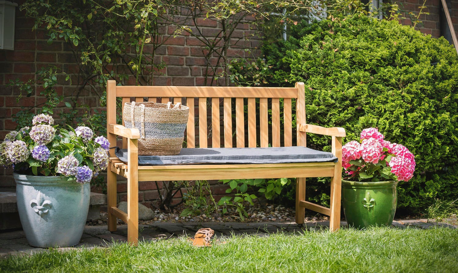 Teakhouten tuinbank, 2-zits, 110 cm, houten meubel, tuinbank voor terras, tuin, balkon, onbehandeld, massief, weerbestendig, hoogwaardige teakhouten bank.