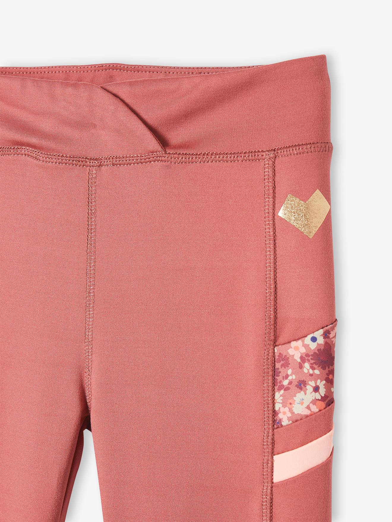 Calça capri esportiva feminina em tecido técnico cor argila com listras laterais.