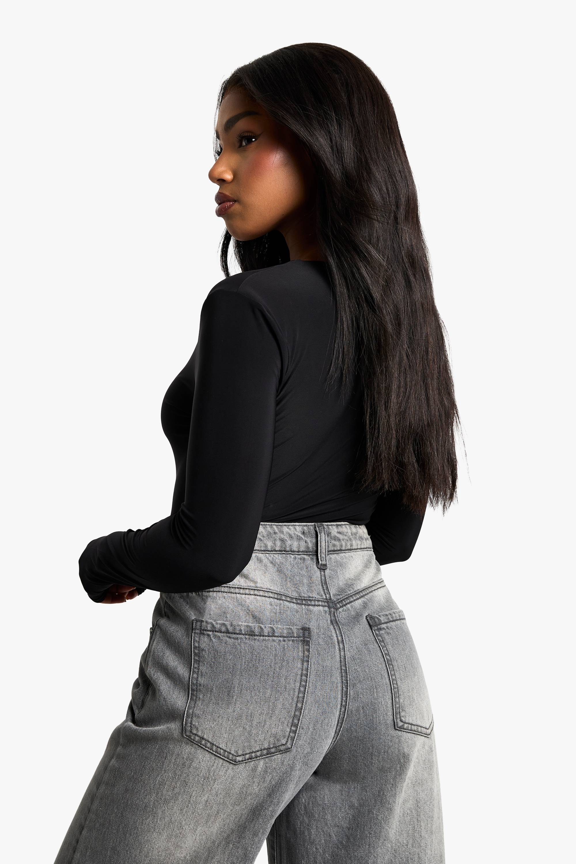 boohoo Body à double couche Slinky à décolleté plongeant à l'avant et manches longues