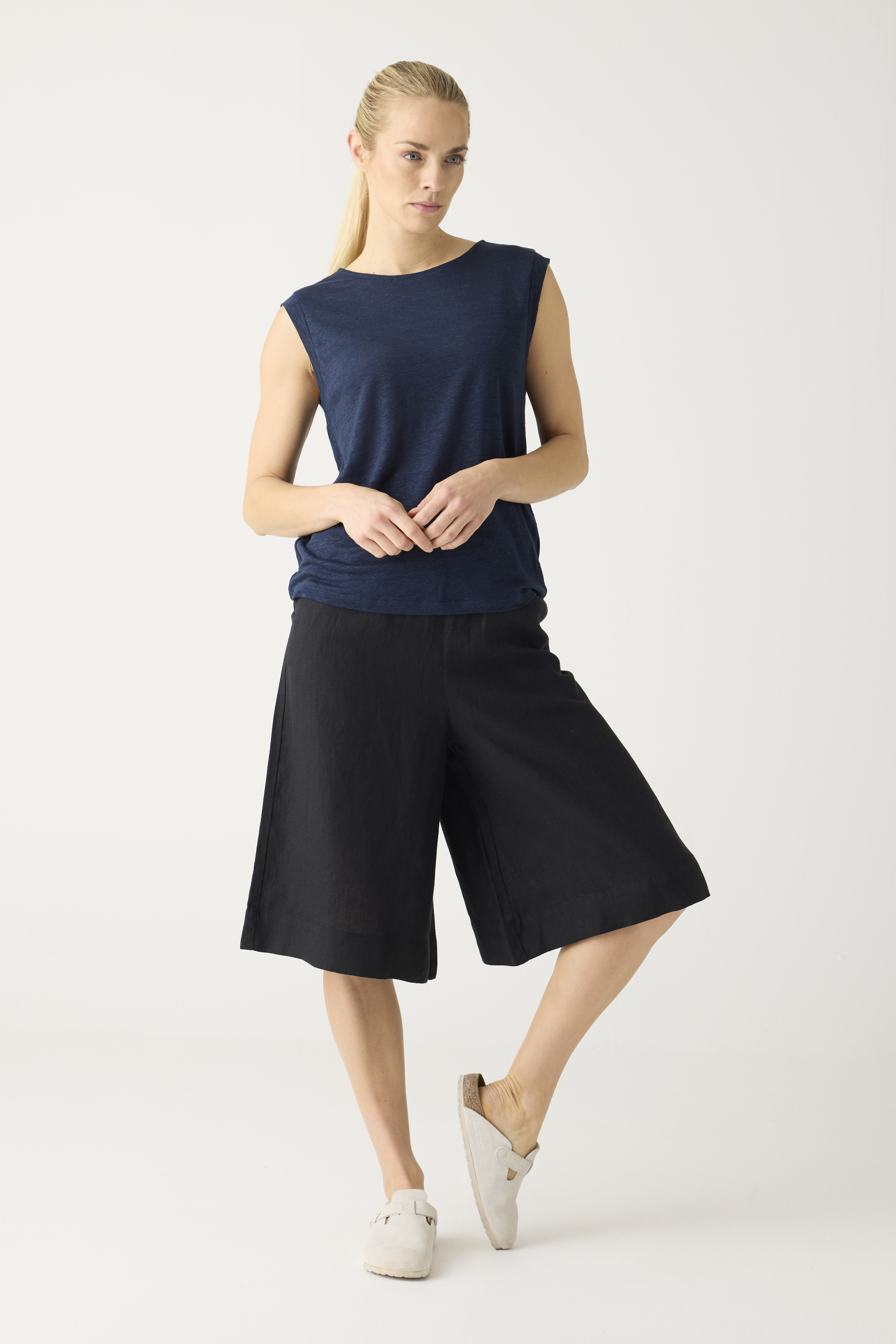 Eve Culotte High-Rise Wide Linen Shorts W