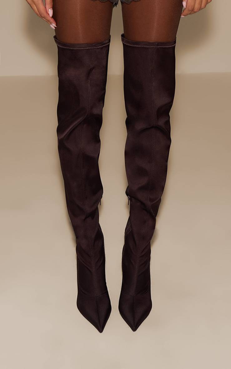 Chocolat Bottes À Talon À Bout Pointu En Satin Au-dessus Du Genou