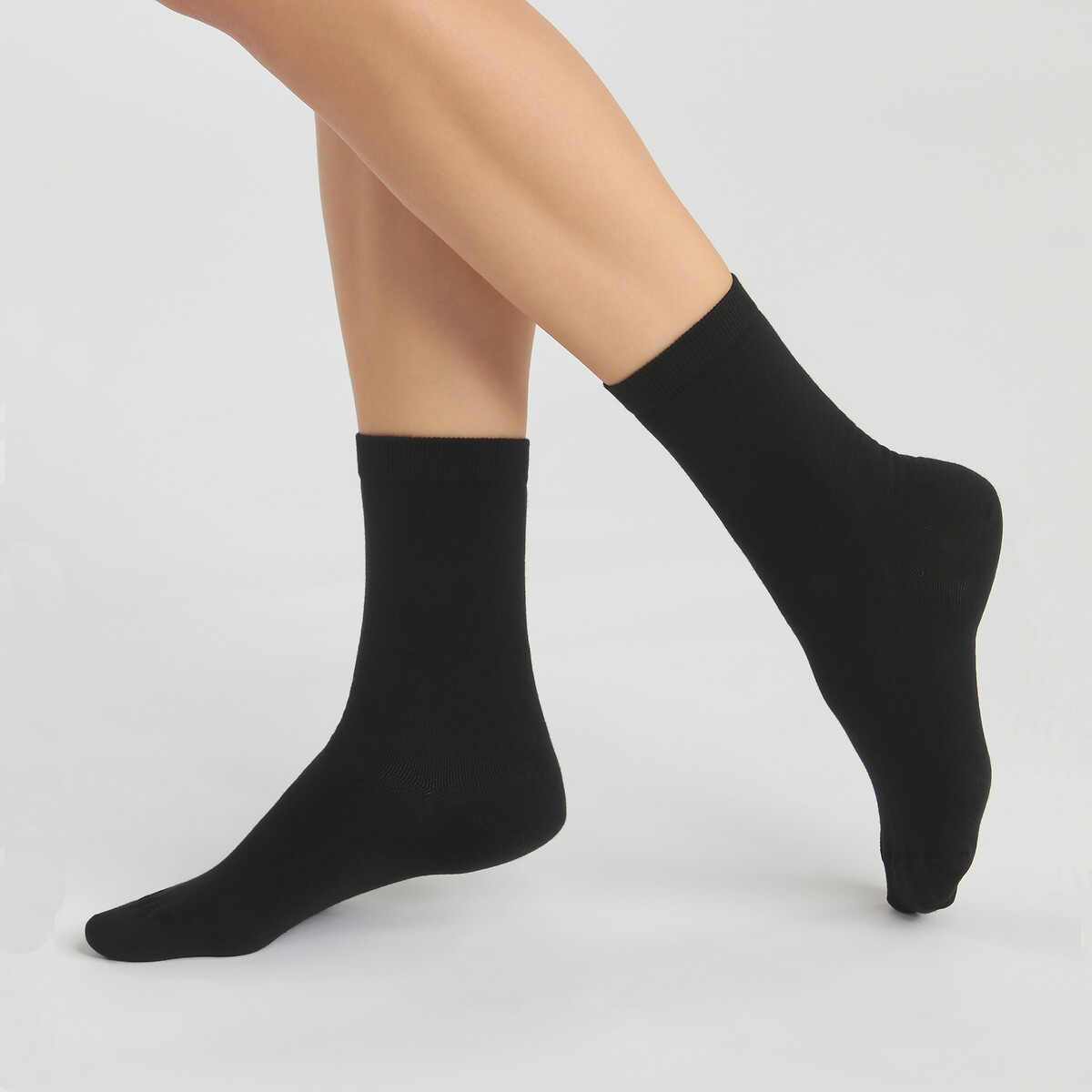 DIM<br>Conjunto de 2 pares de meias.