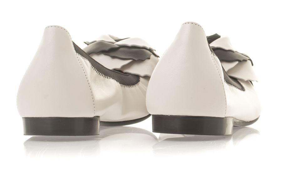 Pretty Ballerinas Shirley