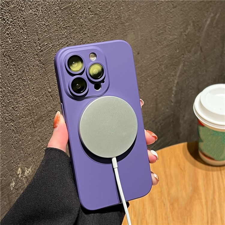 iPhone 15 Pro MagSafe Gummi Case Hülle mit Kameraglasschutz - Schwarz