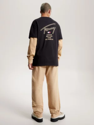 Camiseta clássica com logo exclusivo nas costas