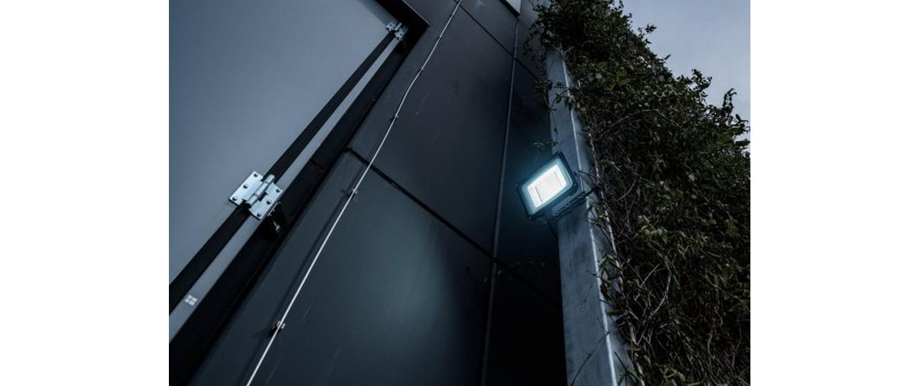 Scheinwerfer LED JARO 14060 100 W<br>LED-Aussenstrahler zur Wandmontage
