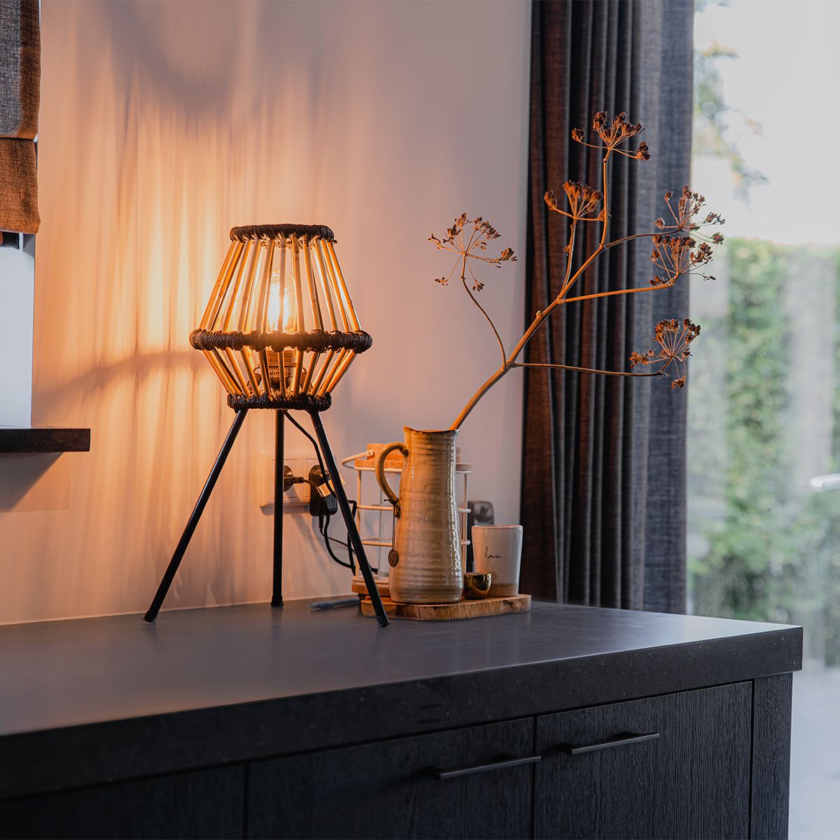 Landelijke tripod tafellamp bamboe met zwart - Evalin