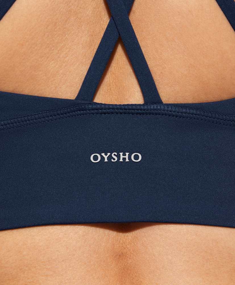 Sutiã esportivo com suporte médio para os seios.