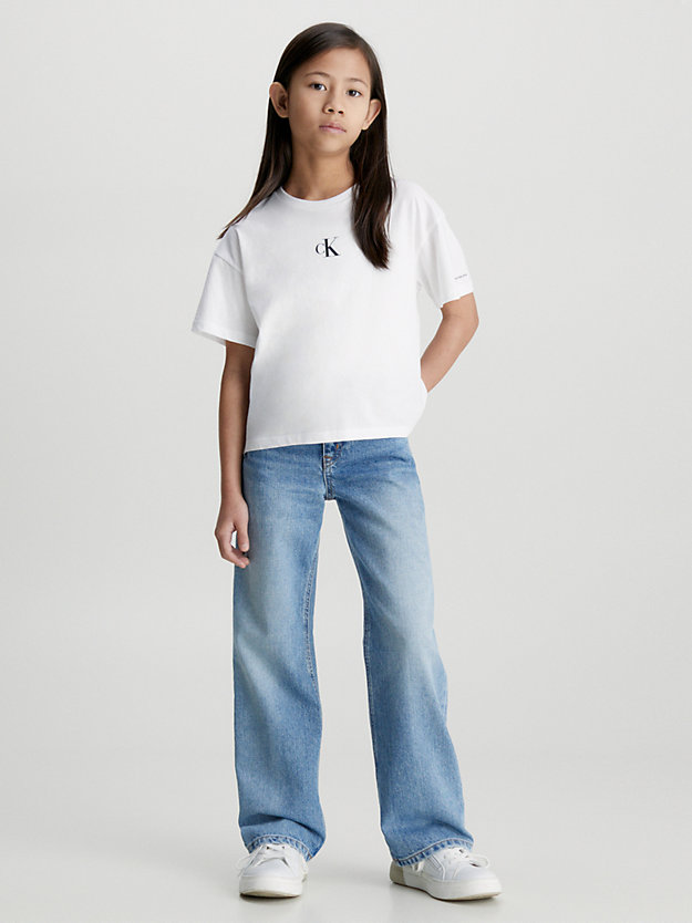 Camiseta com logo de corte quadrado