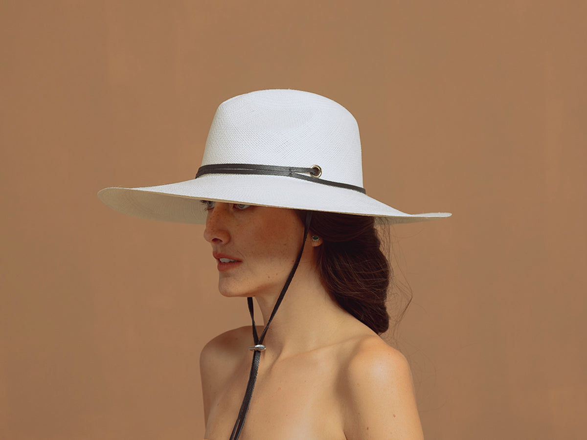 Chapeau Panama à longs bords avec bandeau en cuir