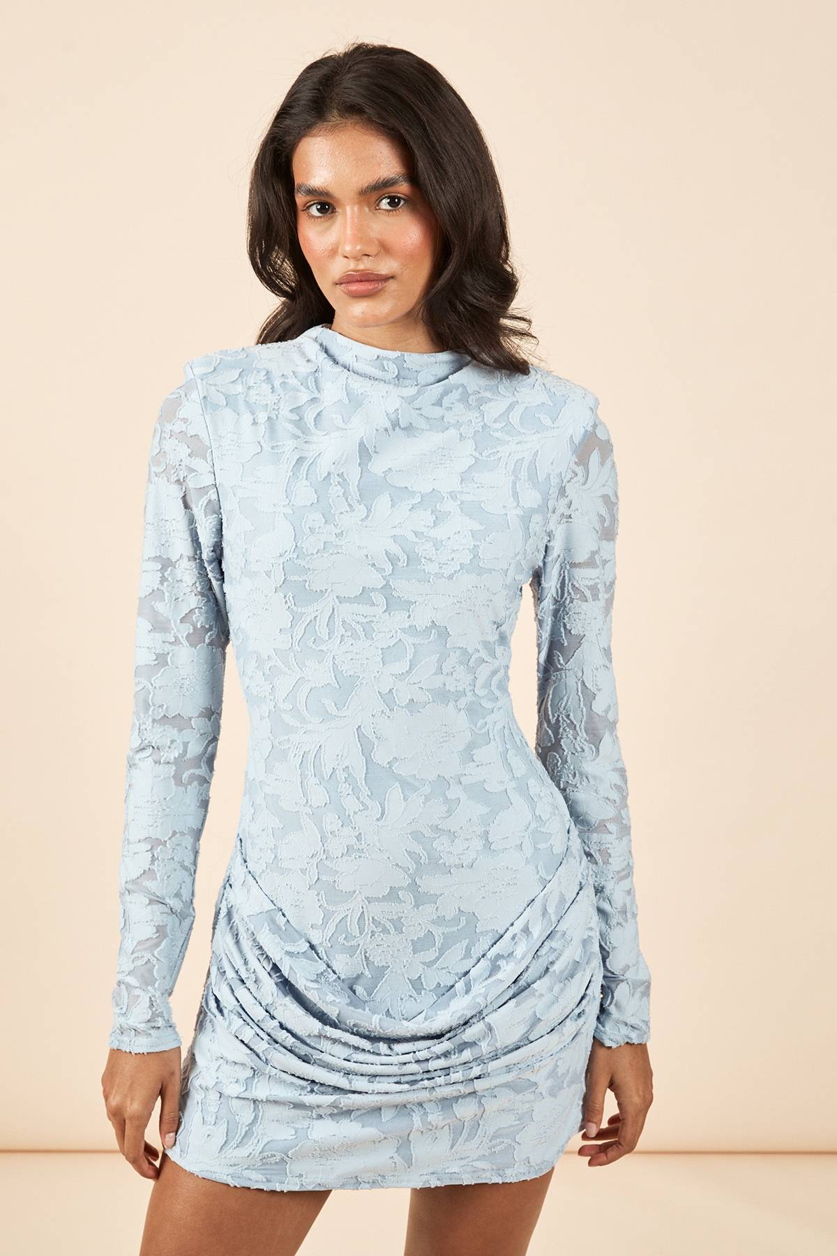 boohoo Robe Moulante À Manches Longues Avec Drapé Frontal À Motif Floral Dévoré