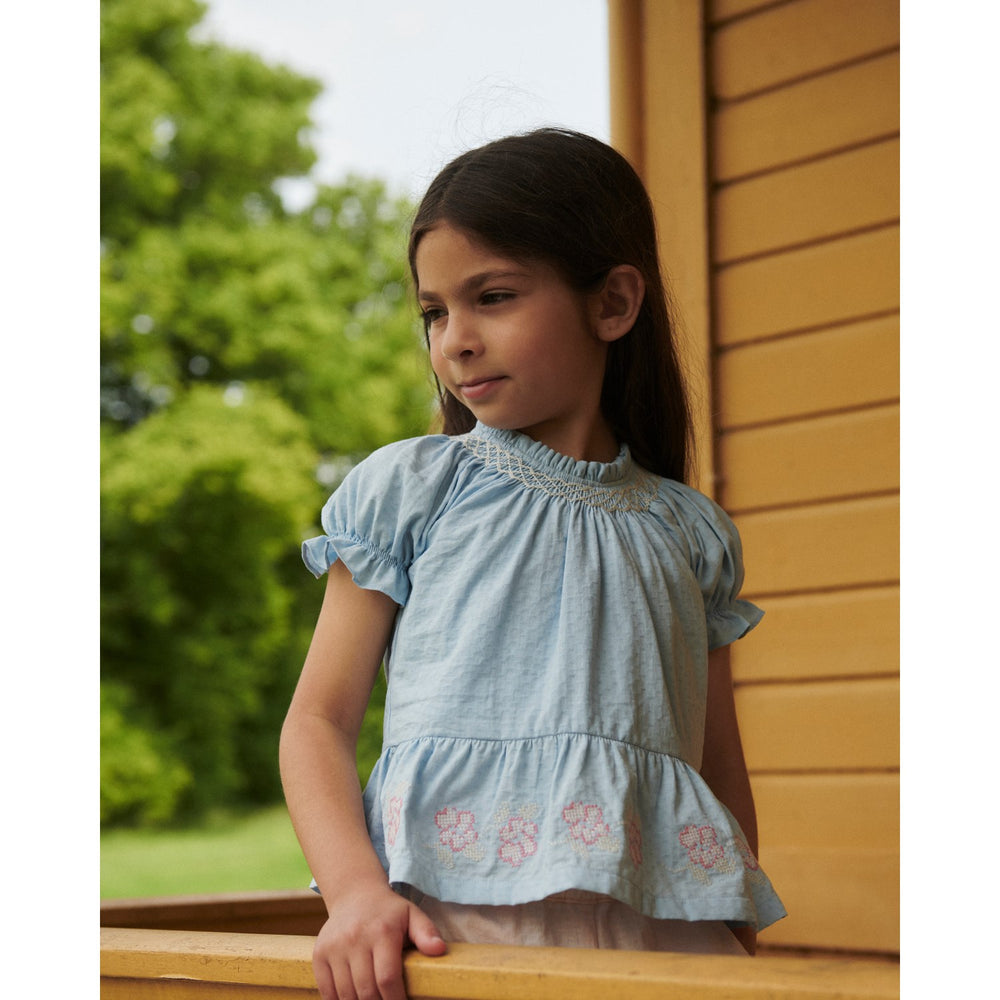 Køb COPENHAGEN COLORS Lt. Blue Comb. Bluse W. Smock W. Emb.