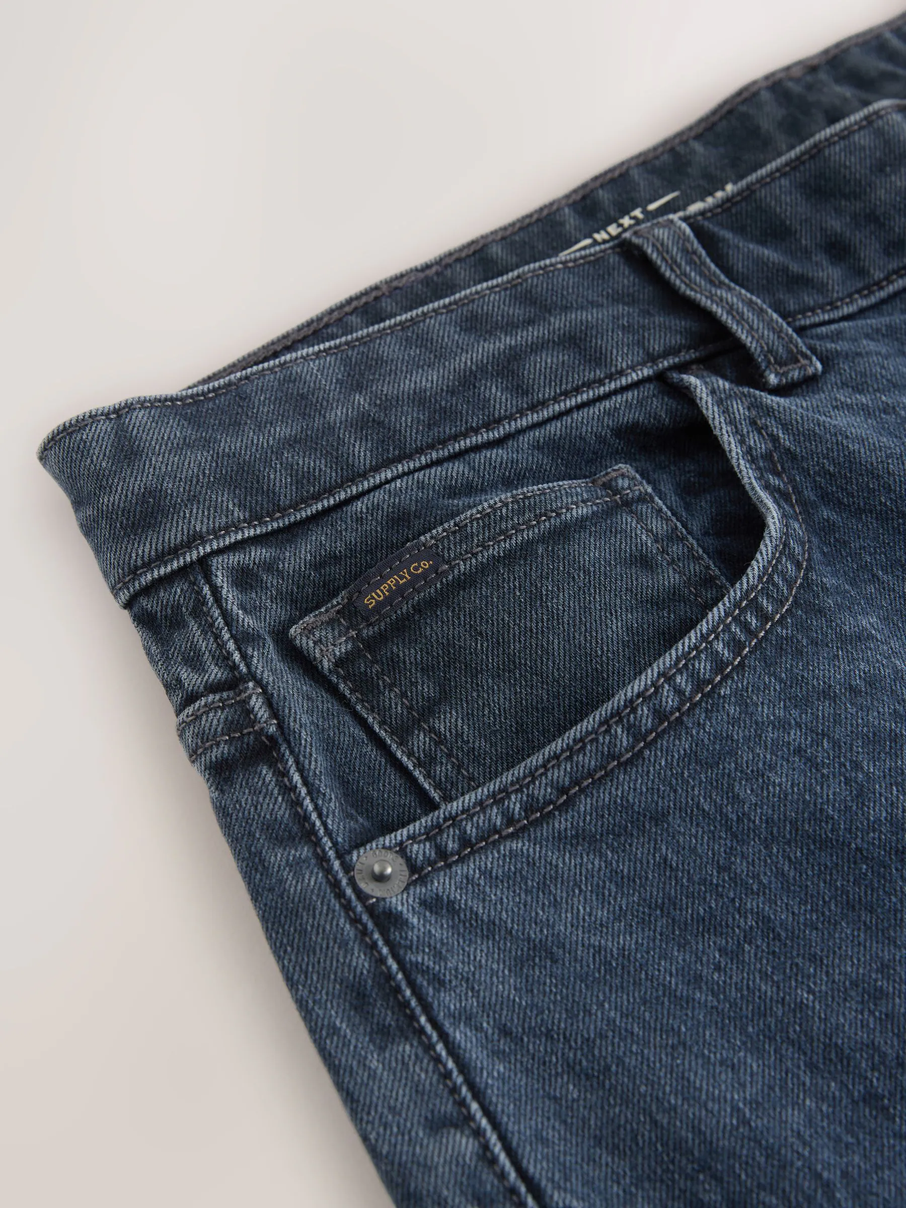 Mediumblauw getint - Relaxte uitlopende pasvorm - Vintage wash denim jeans