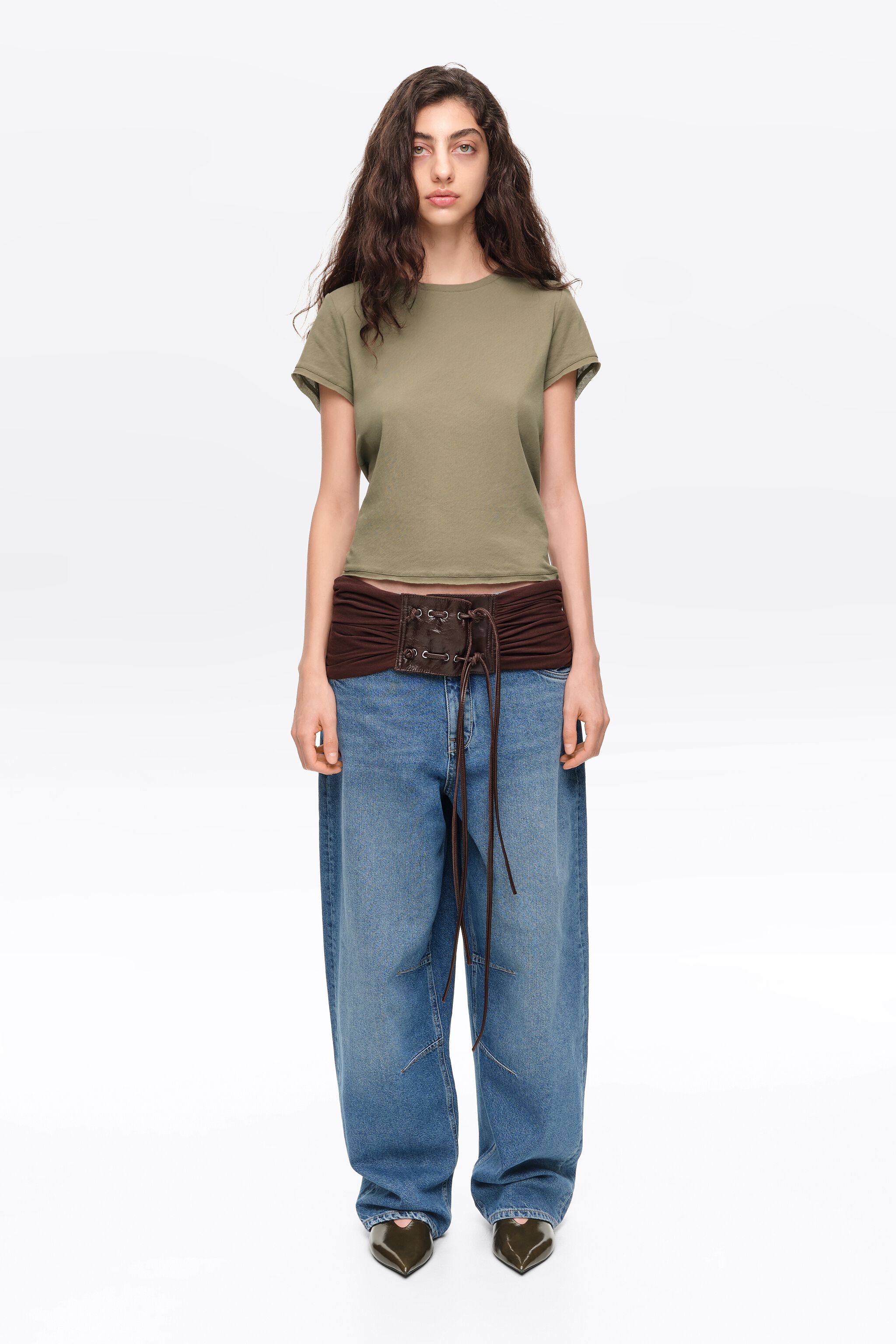 BARREL - Calça jeans azul-médio com cinco bolsos e pernas torneadas